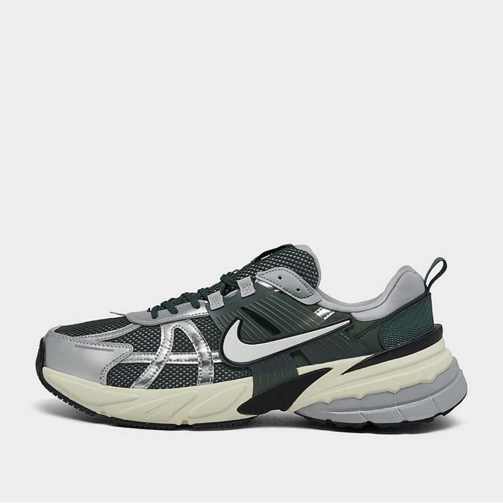 NIB Men Nike V2K Run HJ4497-300 Vintage Green/White